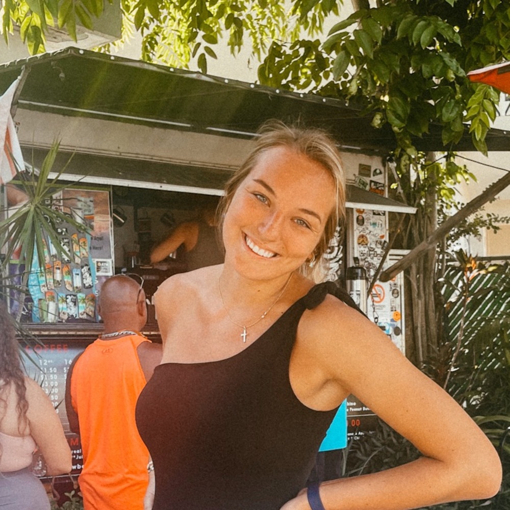 Meet your Posher, Alexis